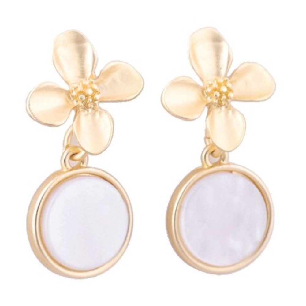 NWT Gold Flower & Shell Drop Earrings – Lightweight, Trendy Gift for Her